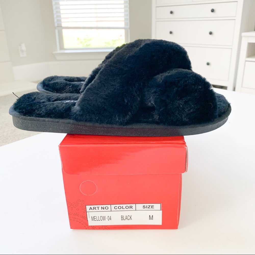 J. Mark Black Fluffy Slippers Mellow-04 - Picture 8 of 8
